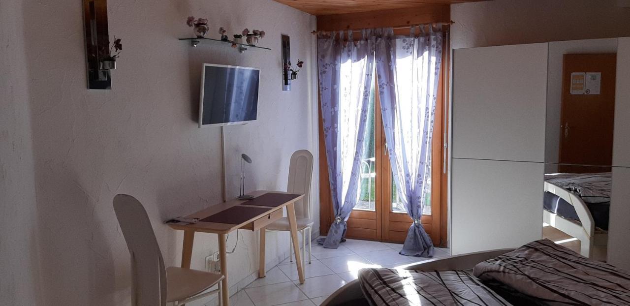Studio In Domat Ems Bagian luar foto